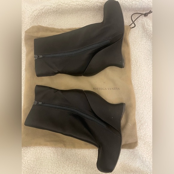 56119 Authentic Bottega Veneta black satin boots - Picture 4 of 9